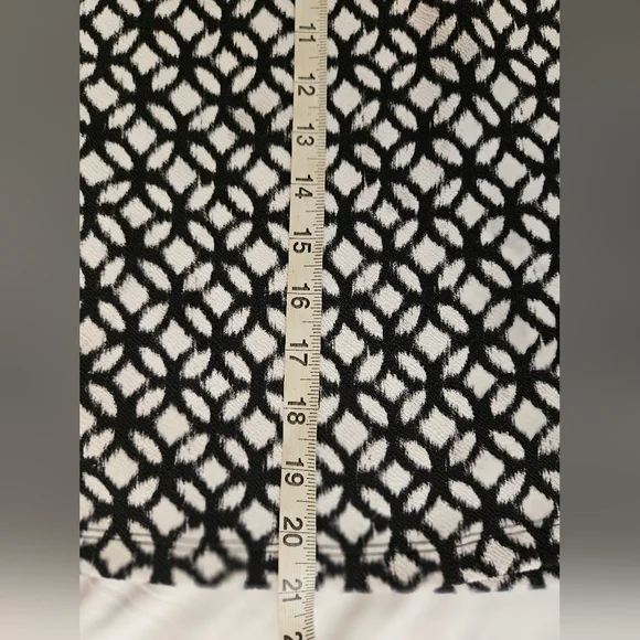 Le Lis Juniors White And Black Pull On Skirt With Faux Pockets Size Medium - Picture 8 of 9